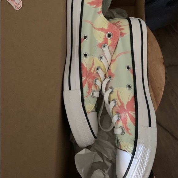 Converse - Picture 2 of 2